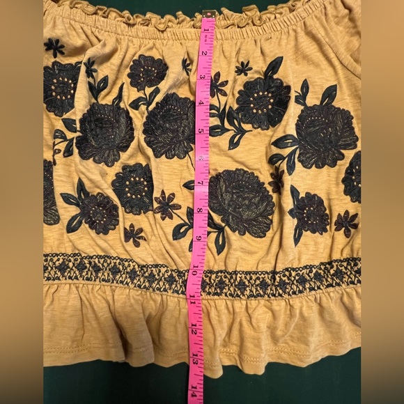 Woman’s American Eagle Crop Top - Picture 6 of 6